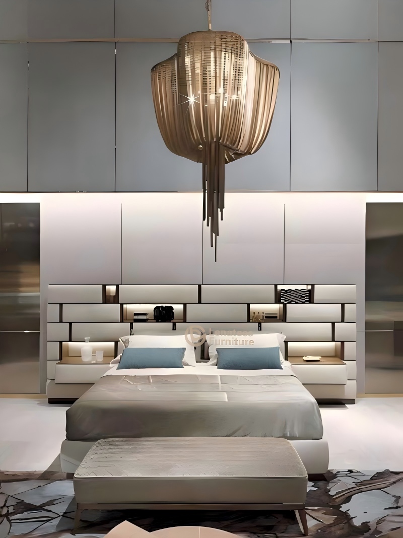 럭셔리함과 장인정신의 만남 - 우아한 메탈 액센트를 더한 새로운 감각의 침대입니다. ✨